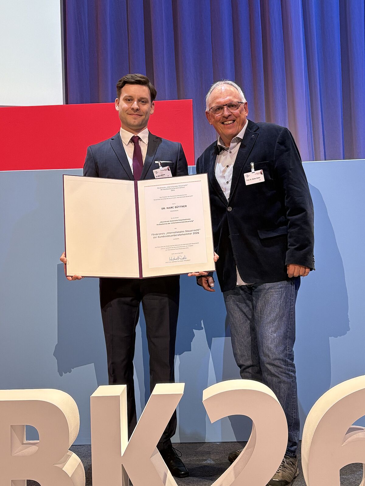 Dr. Marc Büttner mit dem "Förderpreis Internationales Steuerrecht 2026" geehrt
